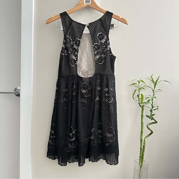 Free People Black Rocco Lace Overlay Mini Dress Womens size 6 - Picture 5 of 12